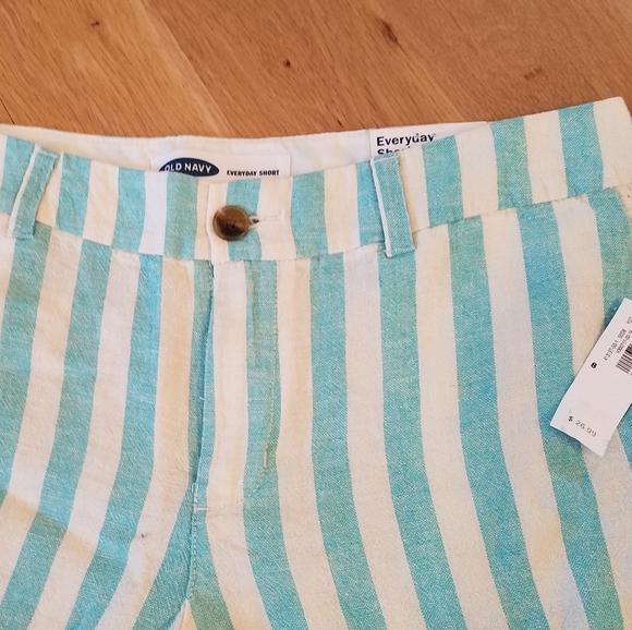 Old Navy Everyday Shorts - Picture 4 of 4